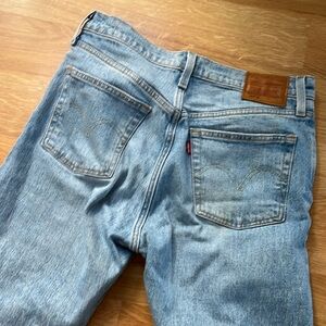 Levi’s skinny jeans size 28 32” inseam light wash gently worn cute !